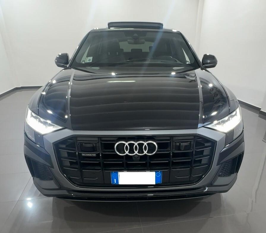 Audi Q8 55 TFSI quattro tiptronic