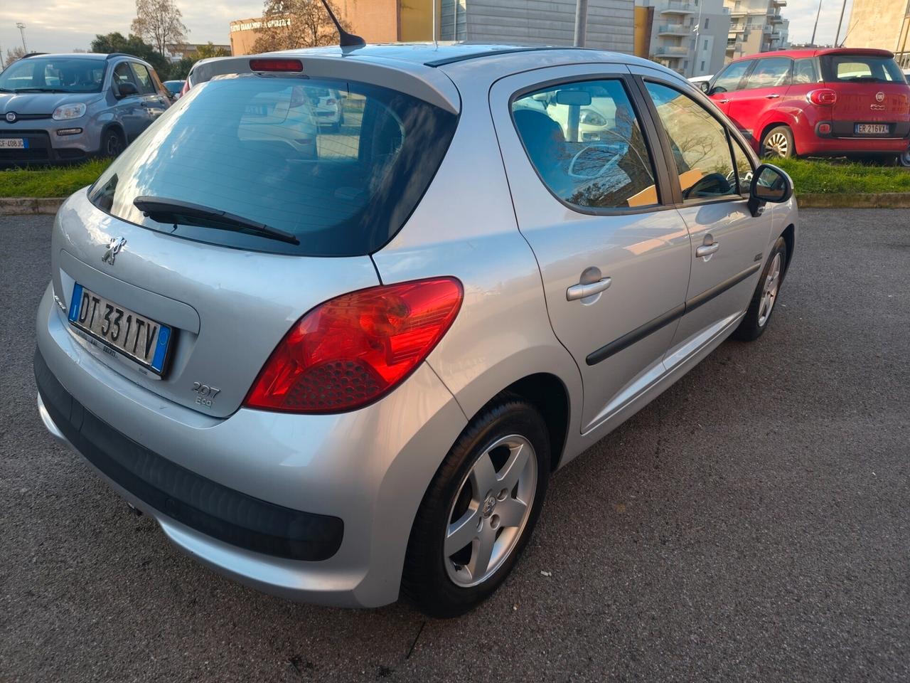 Peugeot 207 1.4 benz GPL 5 porte lavori certificati