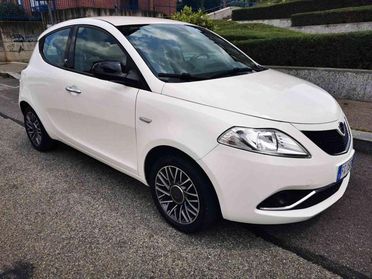 LANCIA Ypsilon 1.2 69 CV 5 porte Silver