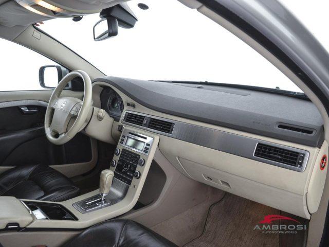 VOLVO XC70 2.4 D5 20V (185CV) cat AWD Momentum - PER OPERATOR