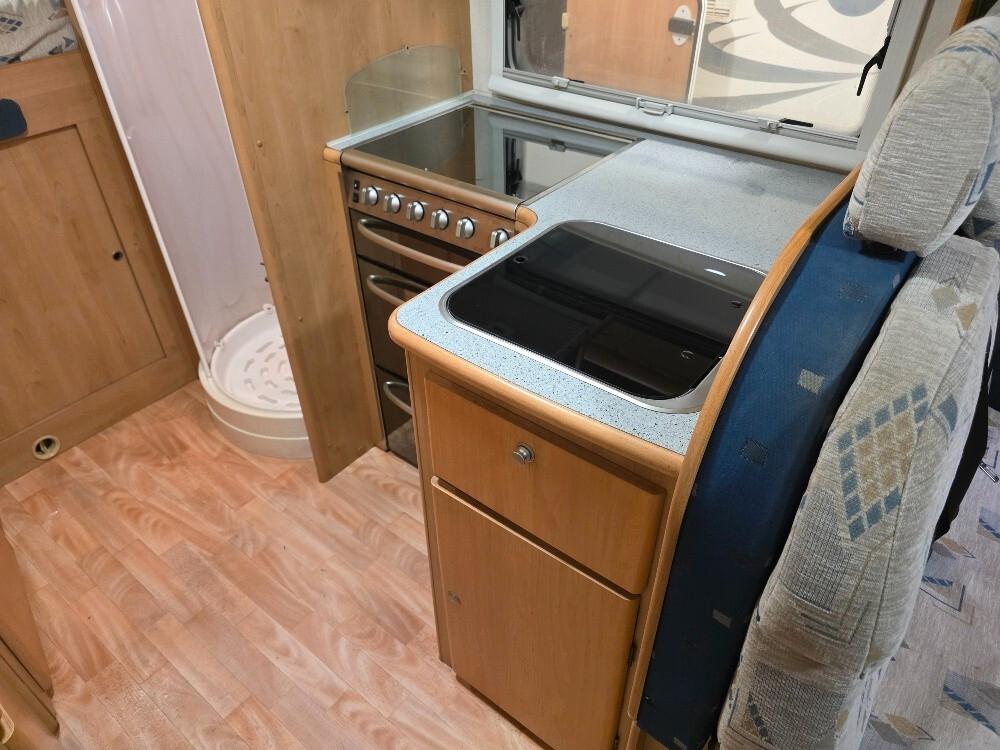 CAMPER MCLOUIS TANDY 670