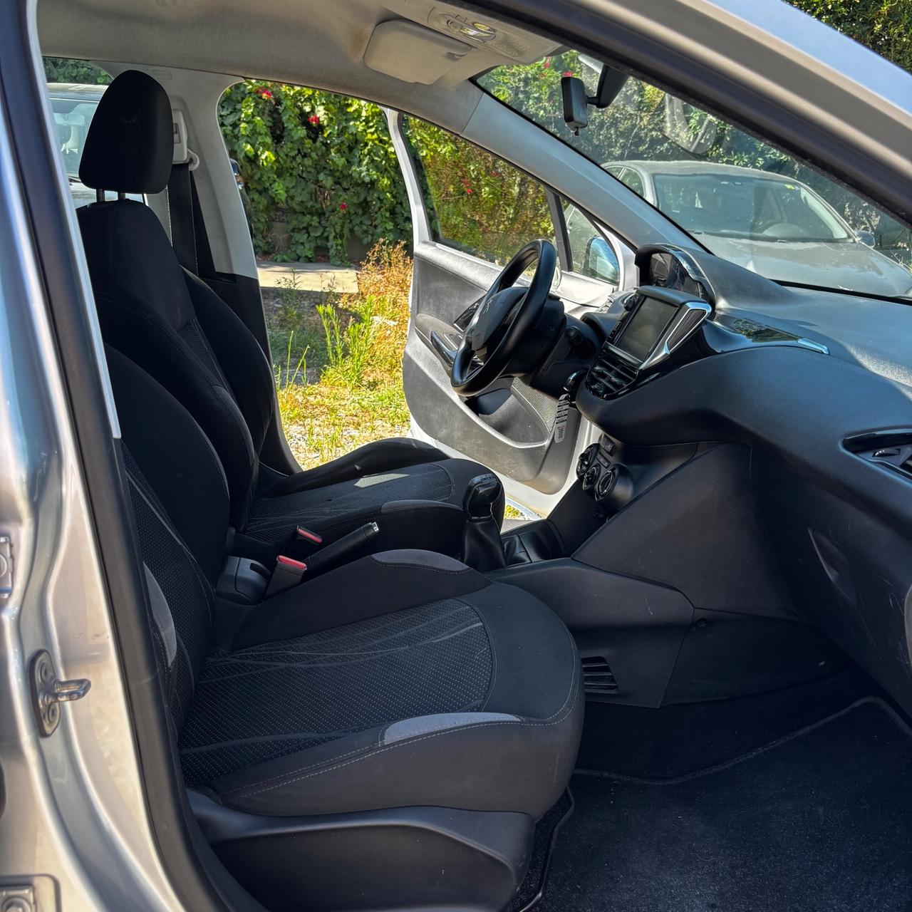 Peugeot 208 1.4 HDi 68 CV 5 porte Allure