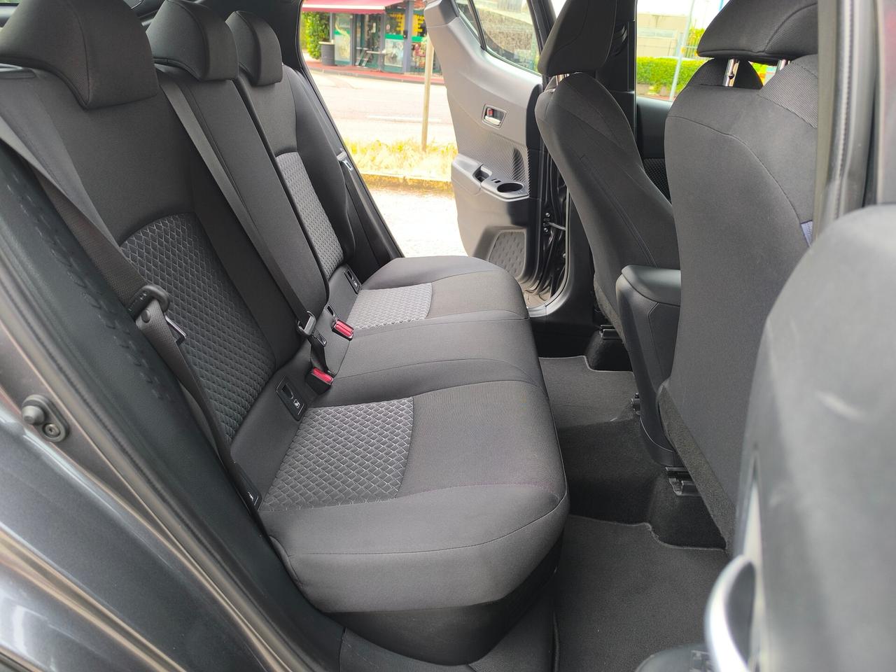 Toyota C-HR 1.8 Hybrid E-CVT Business