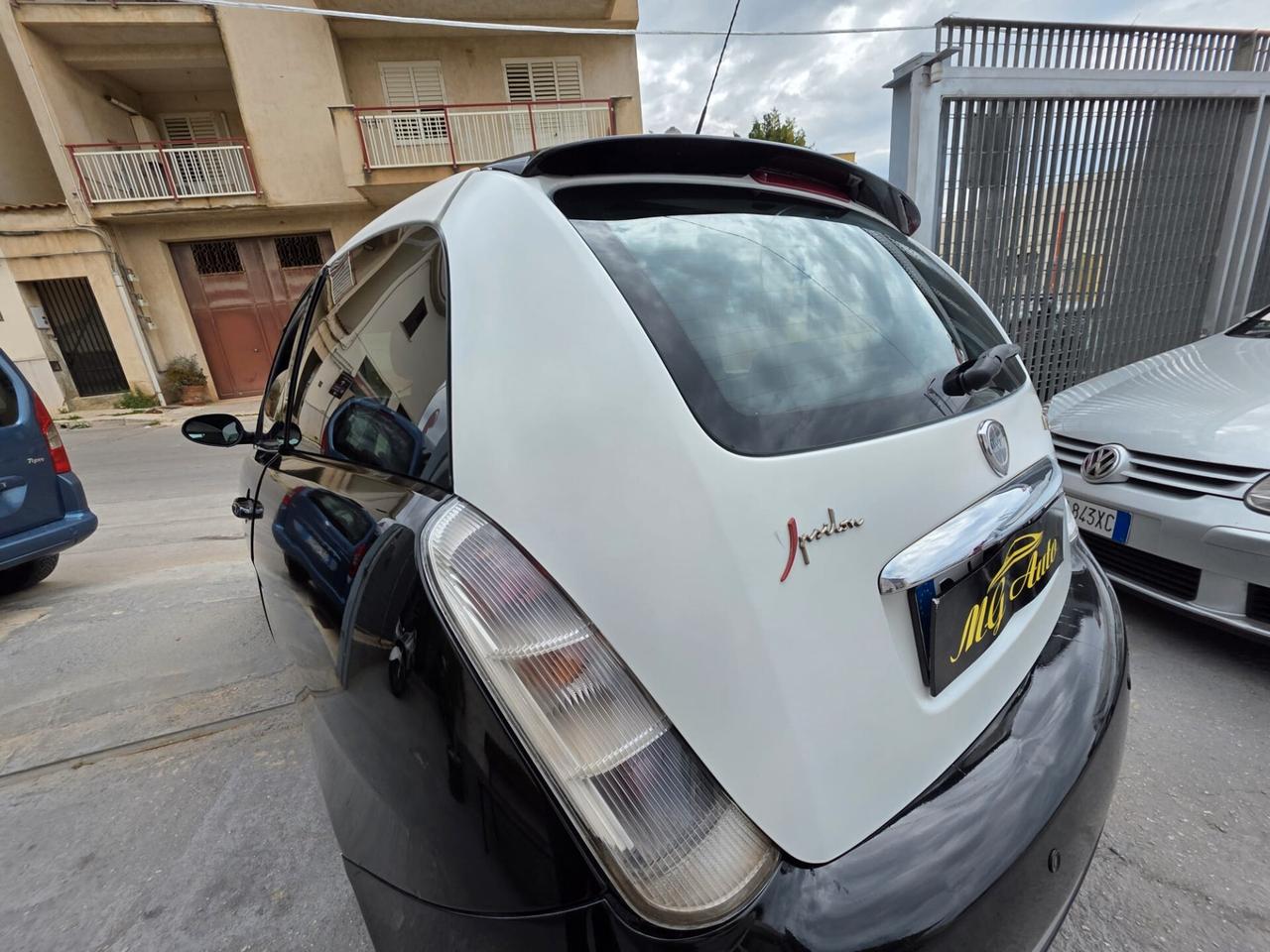 Lancia Ypsilon 1.3 MJT 105 CV Sport MomoDesign
