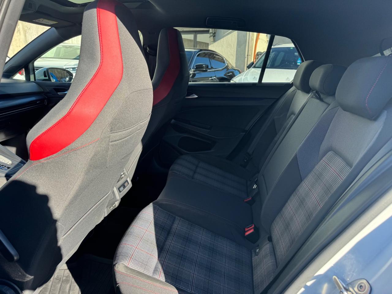 Volkswagen Golf GTI 2.0 TSI DSG