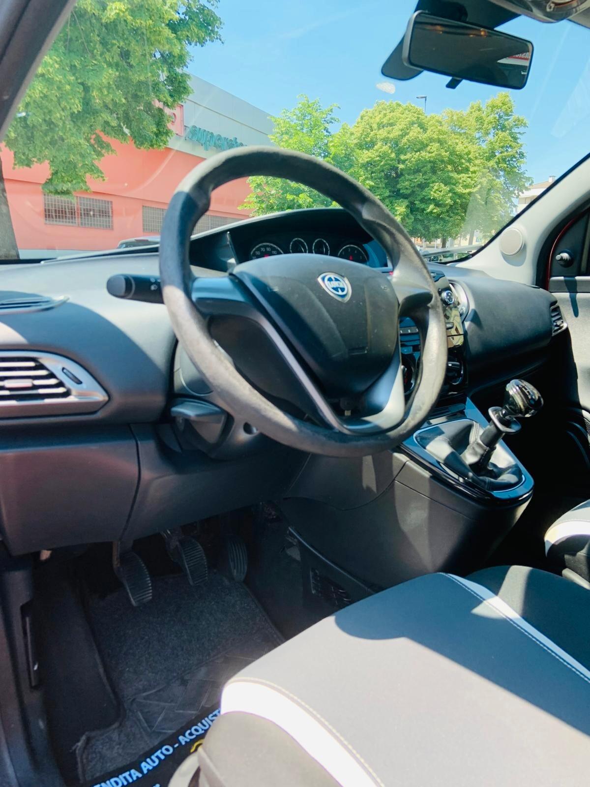 Lancia Ypsilon 1.2 69 CV 5 porte GPL Ecochic 30th Anniversary