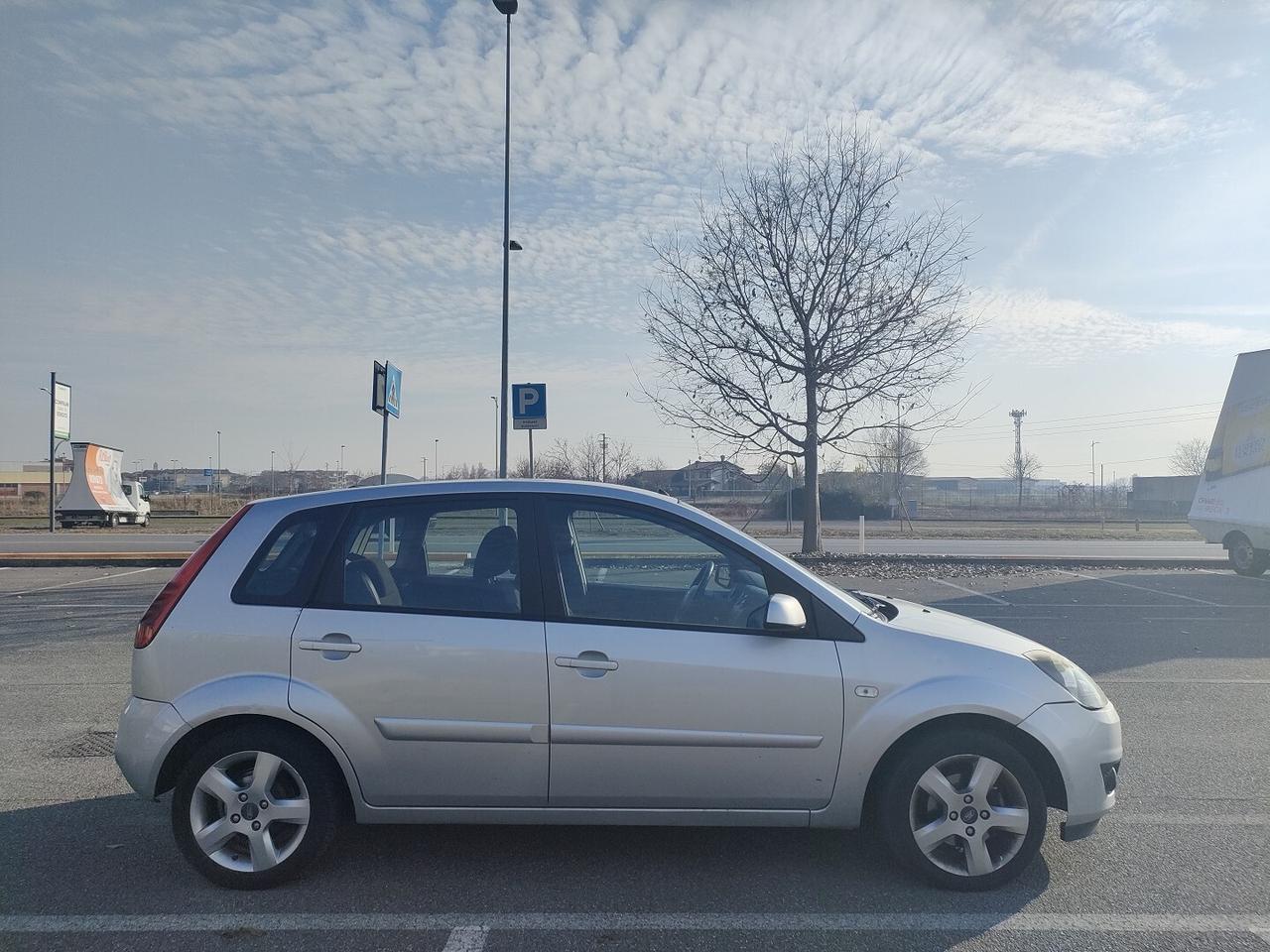 FORD Fiesta 5p 1.4 tdci Titanium