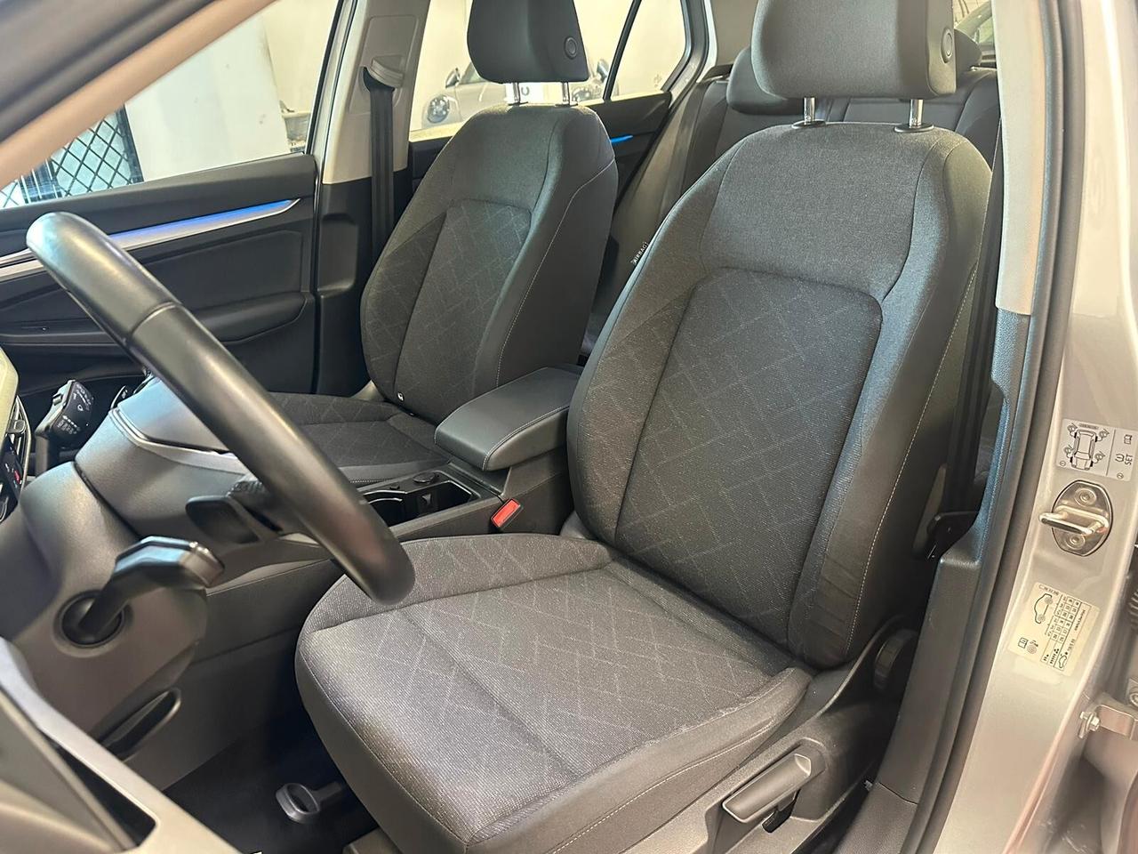 Volkswagen Golf 1.0 eTSI EVO DSG Life AUTOMATICA