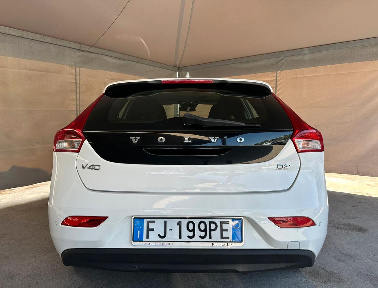 Volvo V40 D2 R-design Momentum