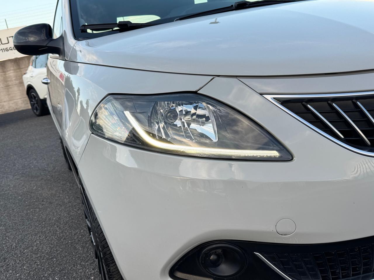 Lancia Ypsilon 1.0 FireFly 5 porte S&S Hybrid Ecochic Silver