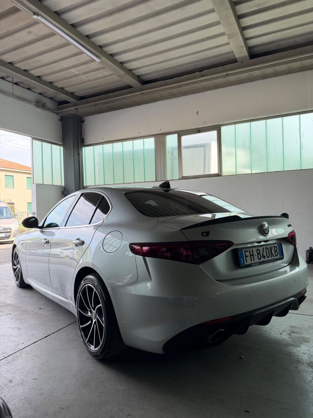 Alfa Romeo Giulia 2.2 Turbodiesel 210 CV AT8 AWD Q4 Veloce