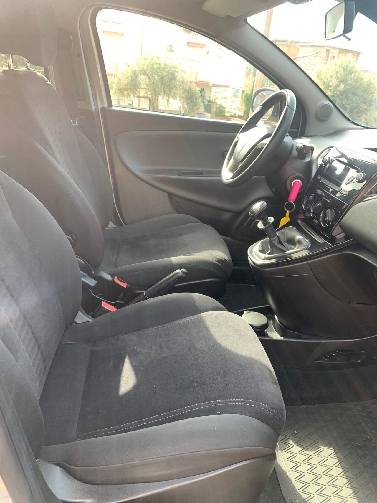 Lancia Ypsilon 1.2 69 CV 5 porte Gold