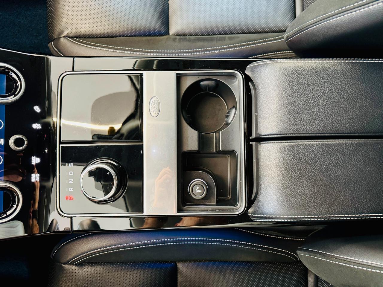 Range Rover Velar 2.0D 180 CV CarPlay - APPROVED