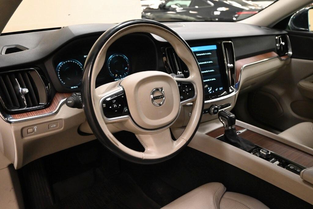 VOLVO V60 (2018-->) V60 D4 Geartronic Inscription