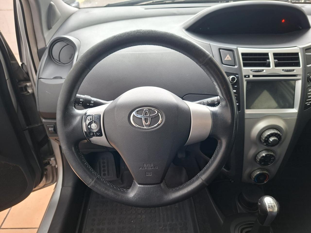 Toyota Yaris 5p 1.0 Sol, navi, telecamera, bluetooth.