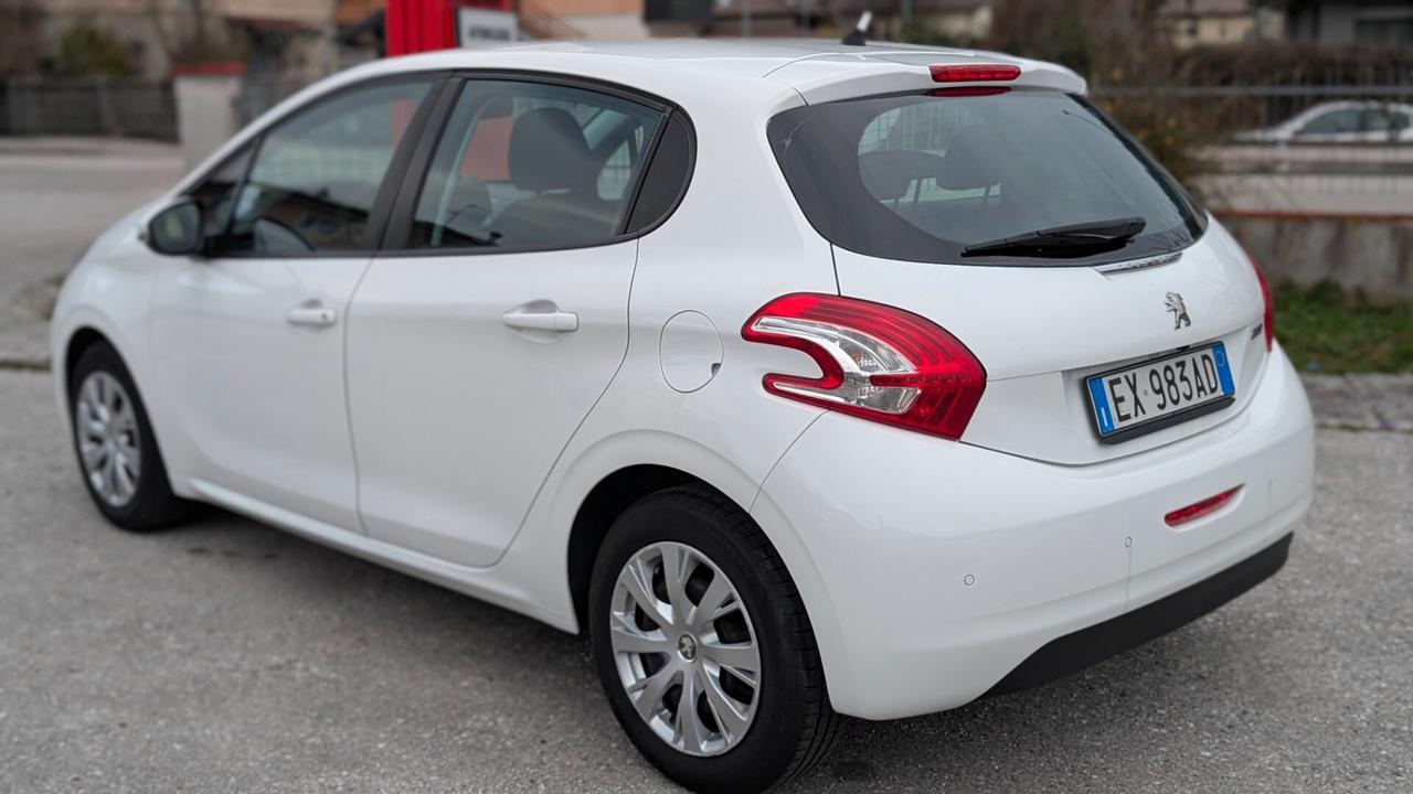 Peugeot 208 1.4 HDi 68 CV 5 porte Allure