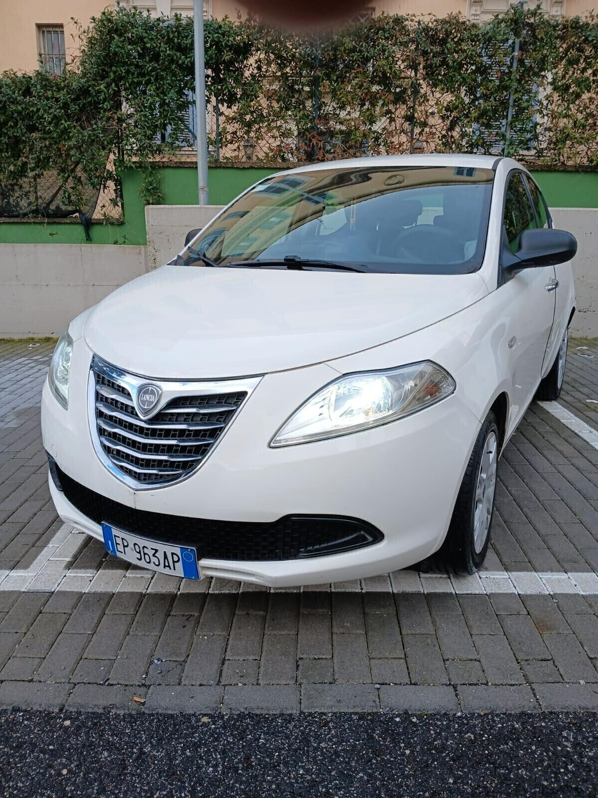 Lancia Ypsilon 1.2 69 CV 5 porte GPL Ecochic Silver