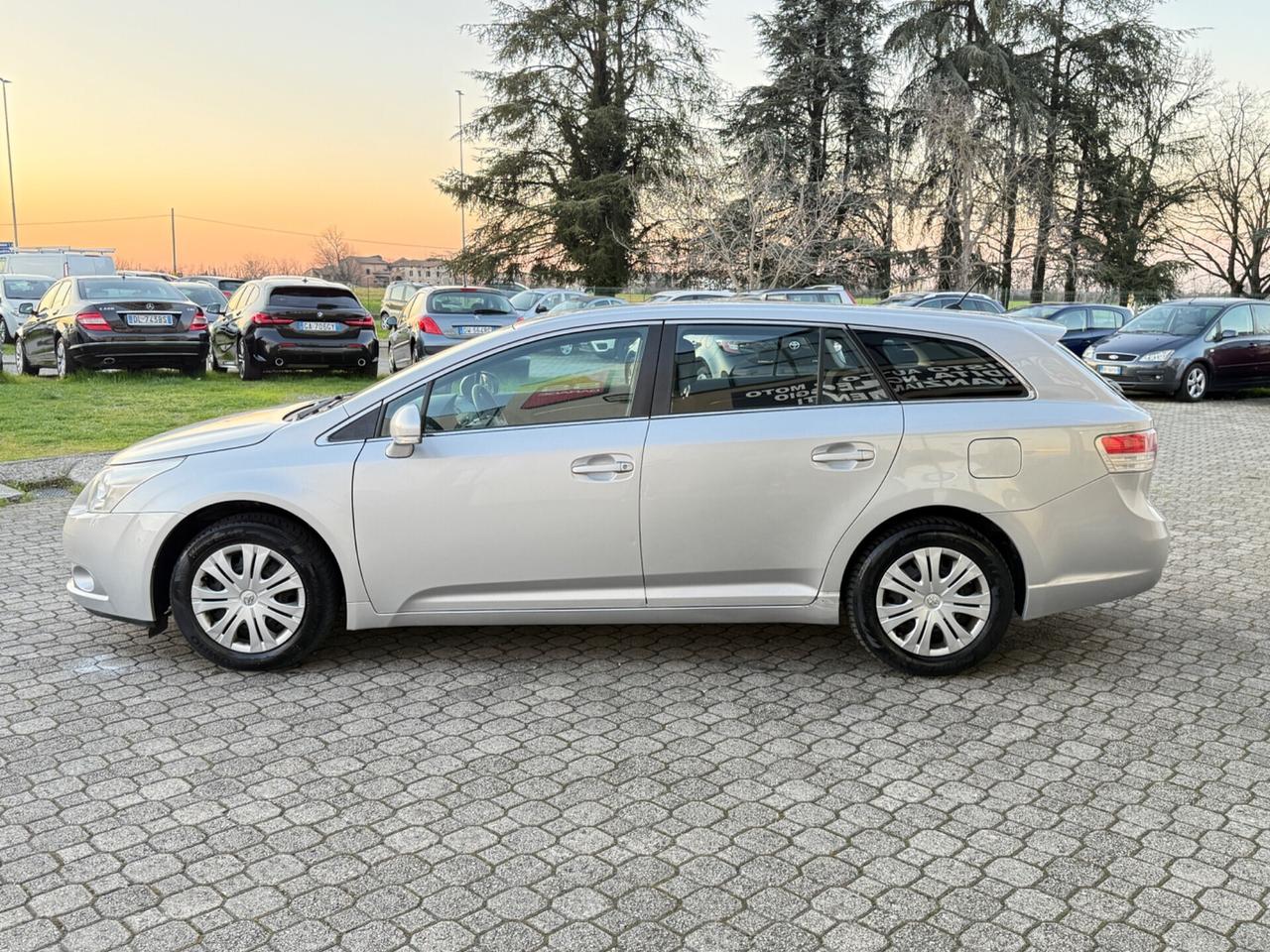 Toyota Avensis 2.0 D-4D SW|UNIPRO