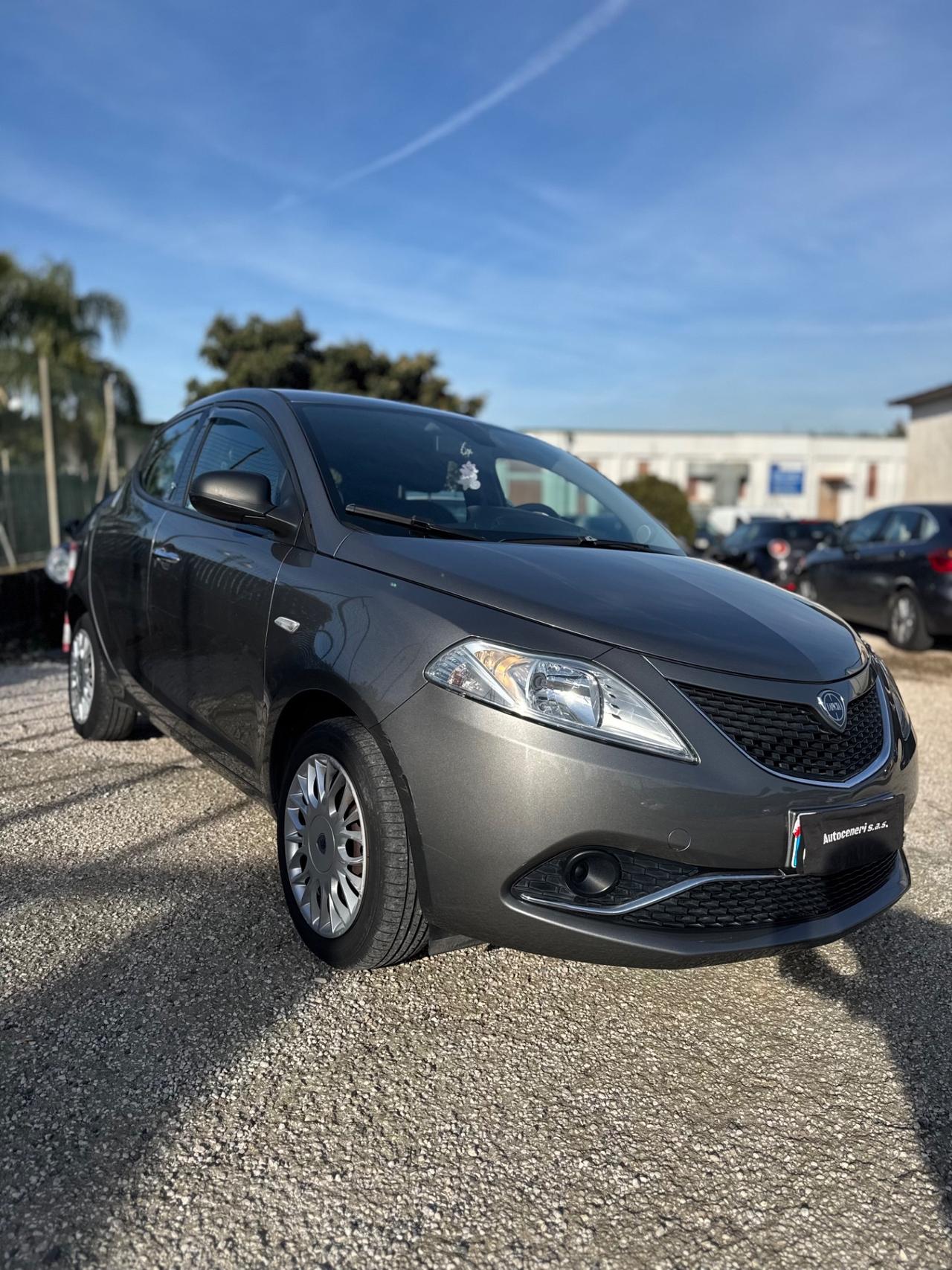 Lancia Ypsilon 1.2 69 CV 5 porte Gold