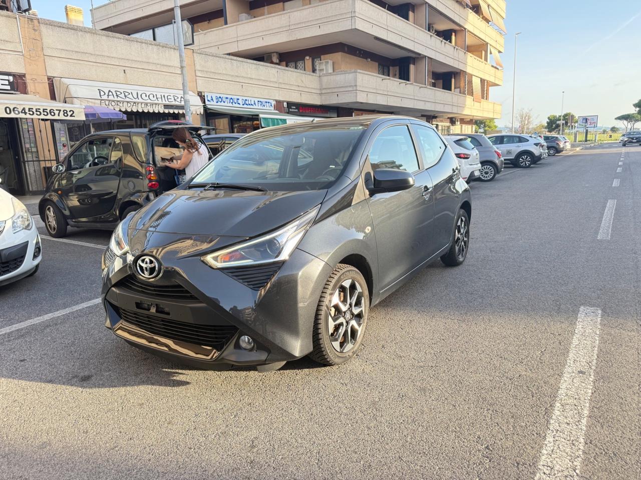 Toyota Aygo 1.0 VVT-i 72 CV 5 porte x-play MMT C.AUTOMATICO LED NAVI KAMERA CERCHI 16 PDC BLUETOOTH