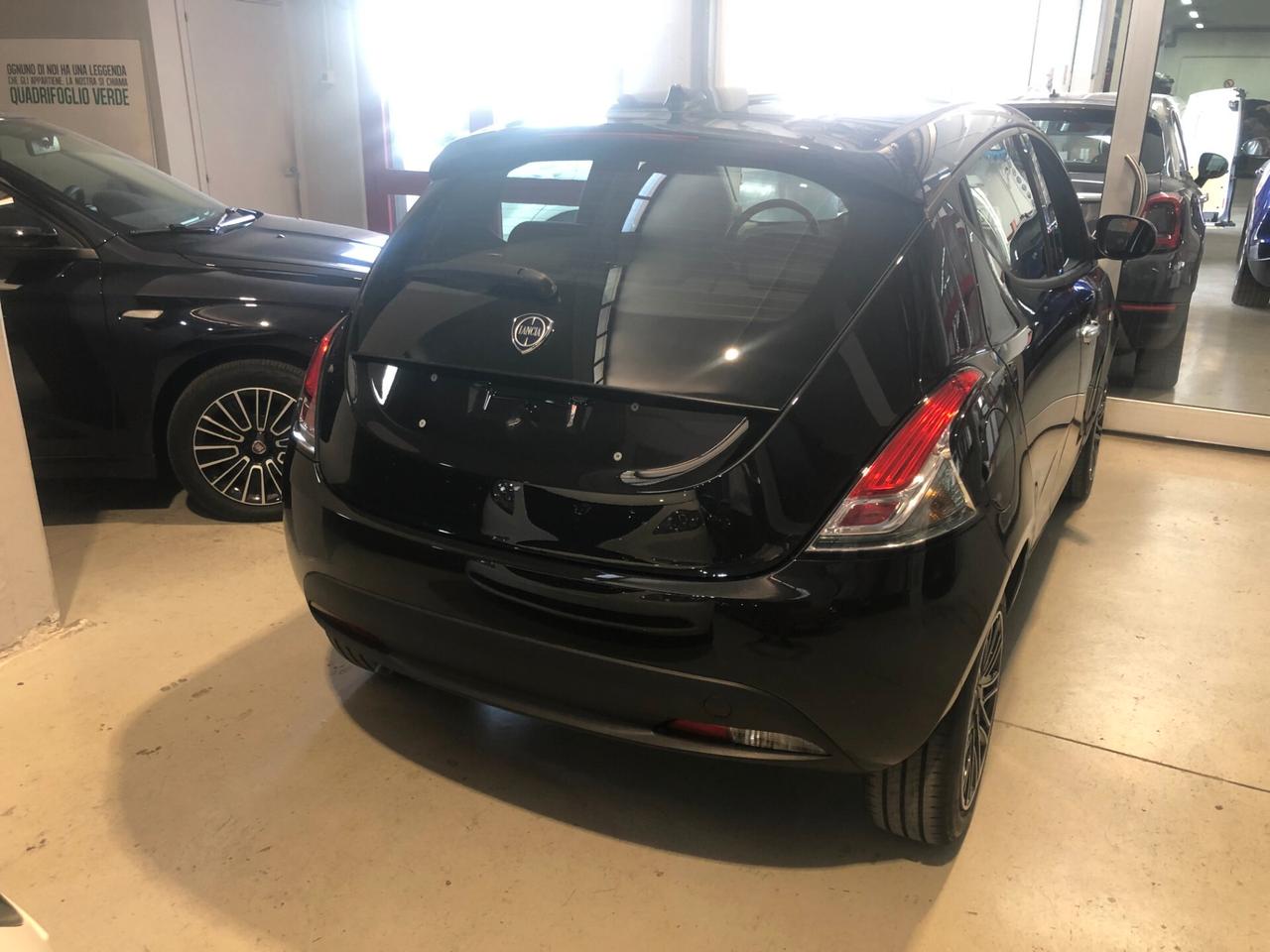 Lancia Ypsilon 1.0 FireFly 5 porte S&S Hybrid Oro