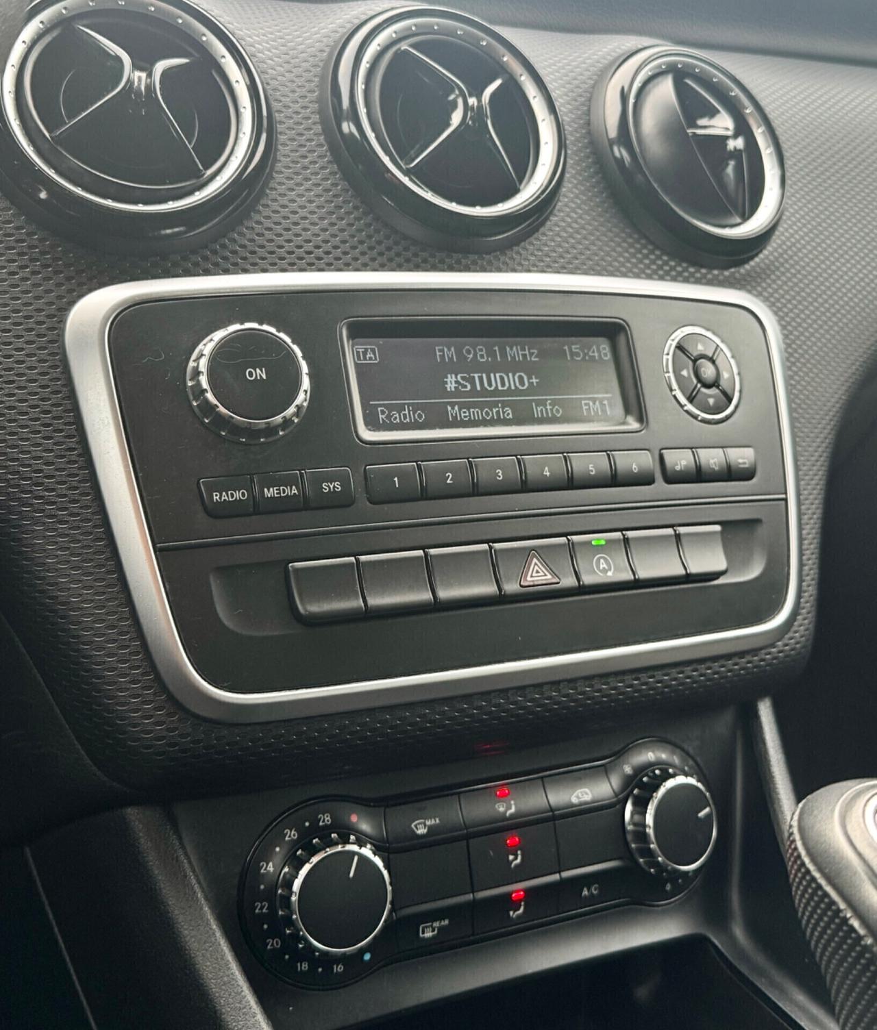 Mercedes-benz A 180 Premium SOLO 84.000km