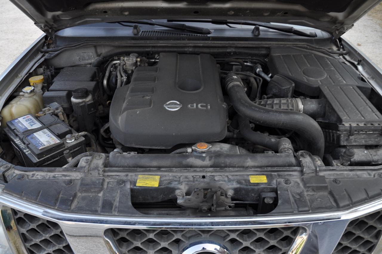 Nissan Pathfinder 2.5 dCi SE 7 Posti-Gancio Traino