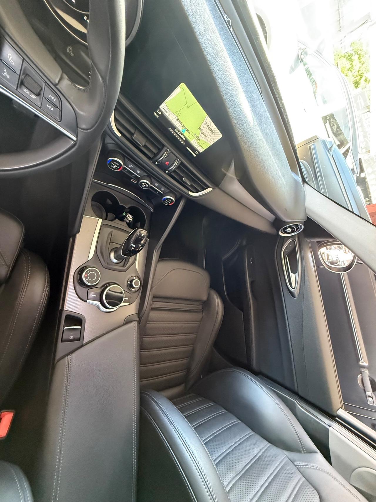 Giulia 2.2 Turbodiesel 210 CV AT8 AWD Q4 Veloce-unipro
