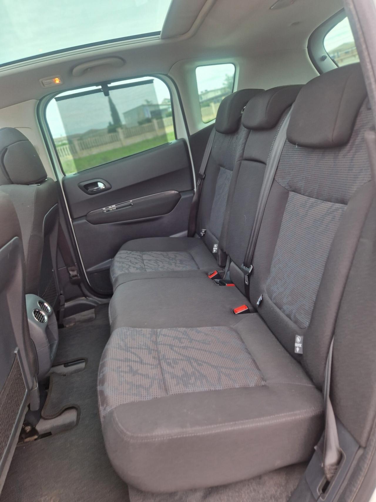 Peugeot 3008 1.6 e-HDi 112CV cambio robotizzato Stop&Start Allure