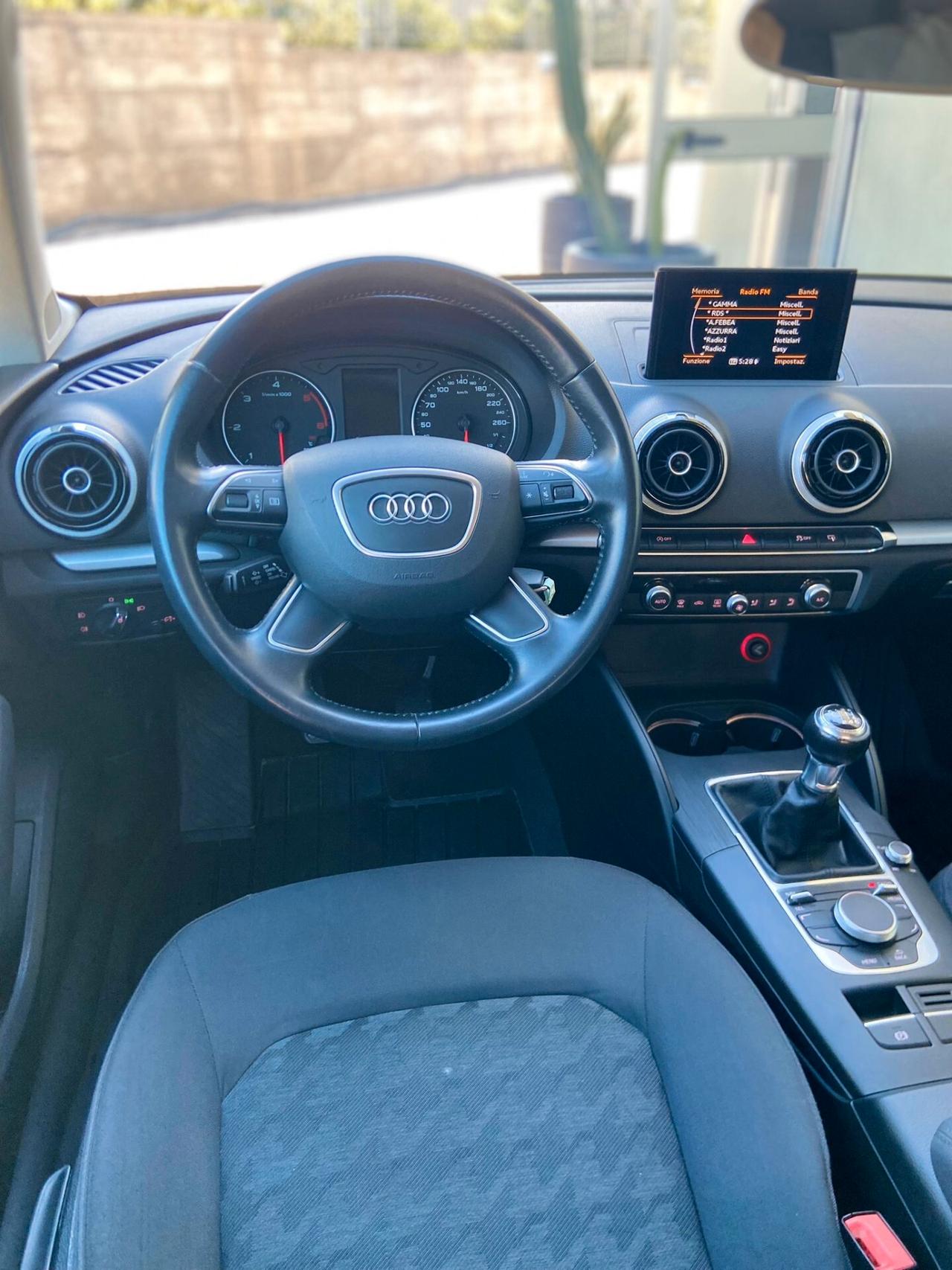 Audi A3 Sportback 1.6 TDI 110cv (81kw) Ambition EURO6