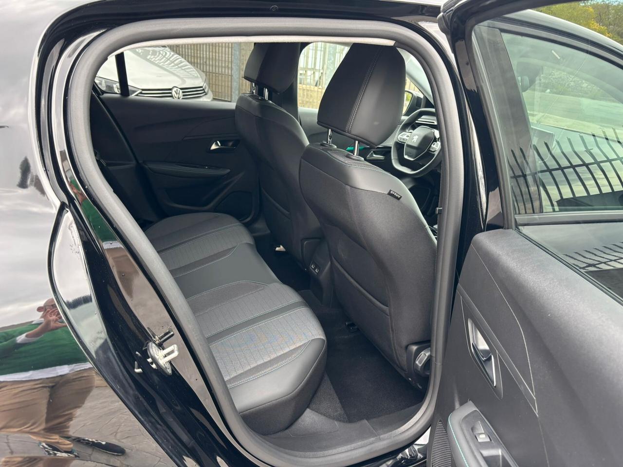 Peugeot 208 PureTech 100cv EAT8 5p Allure Pack