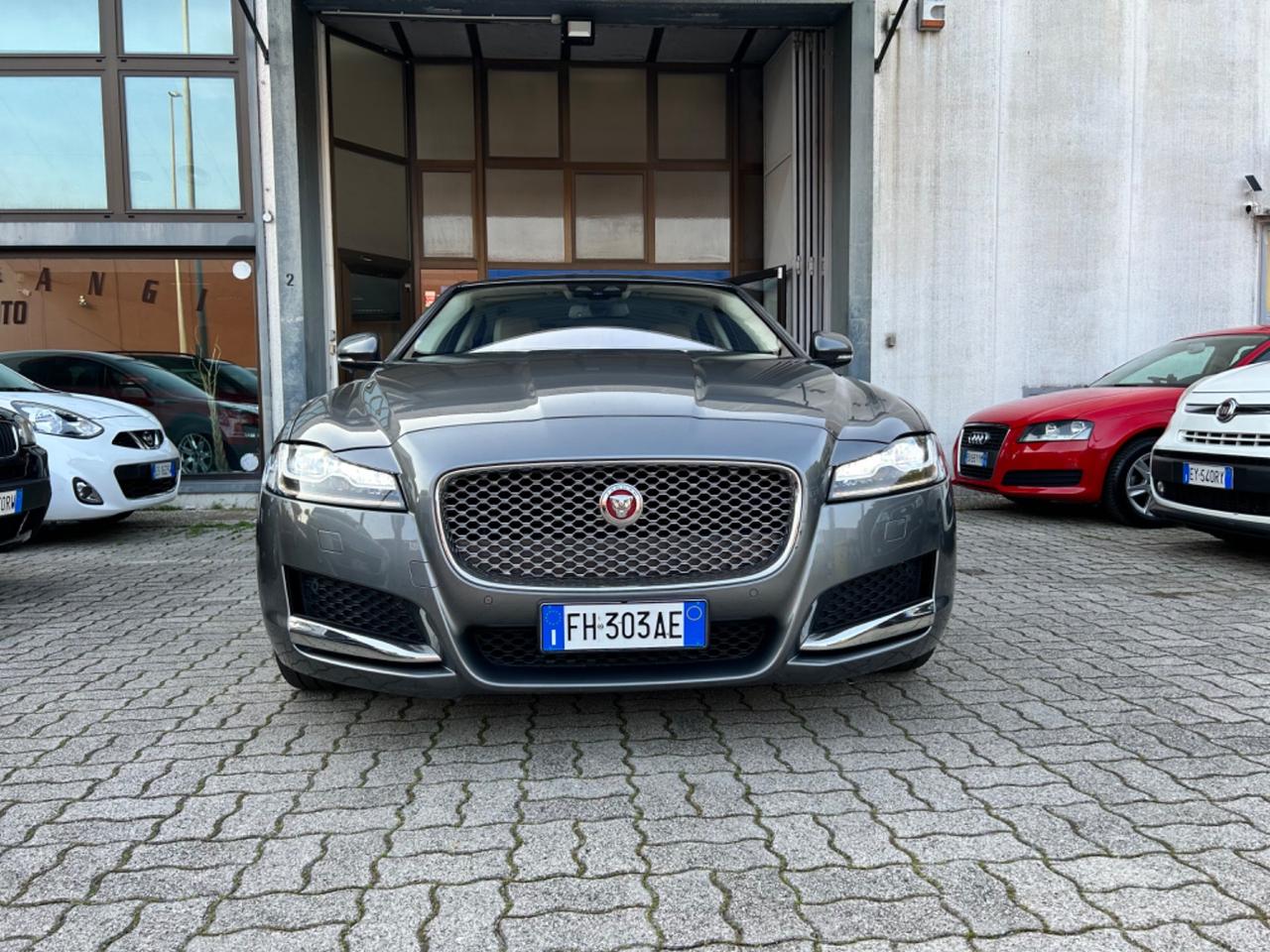 Jaguar XF 2.0 D 180CV 4X4 automatica Pure Business