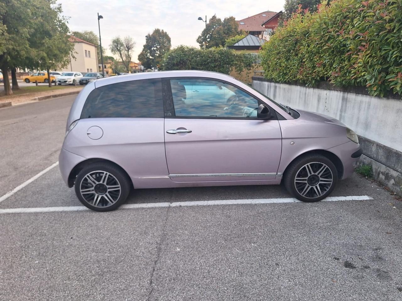 Lancia Ypsilon 1.3 MJT 75 CV Unyca