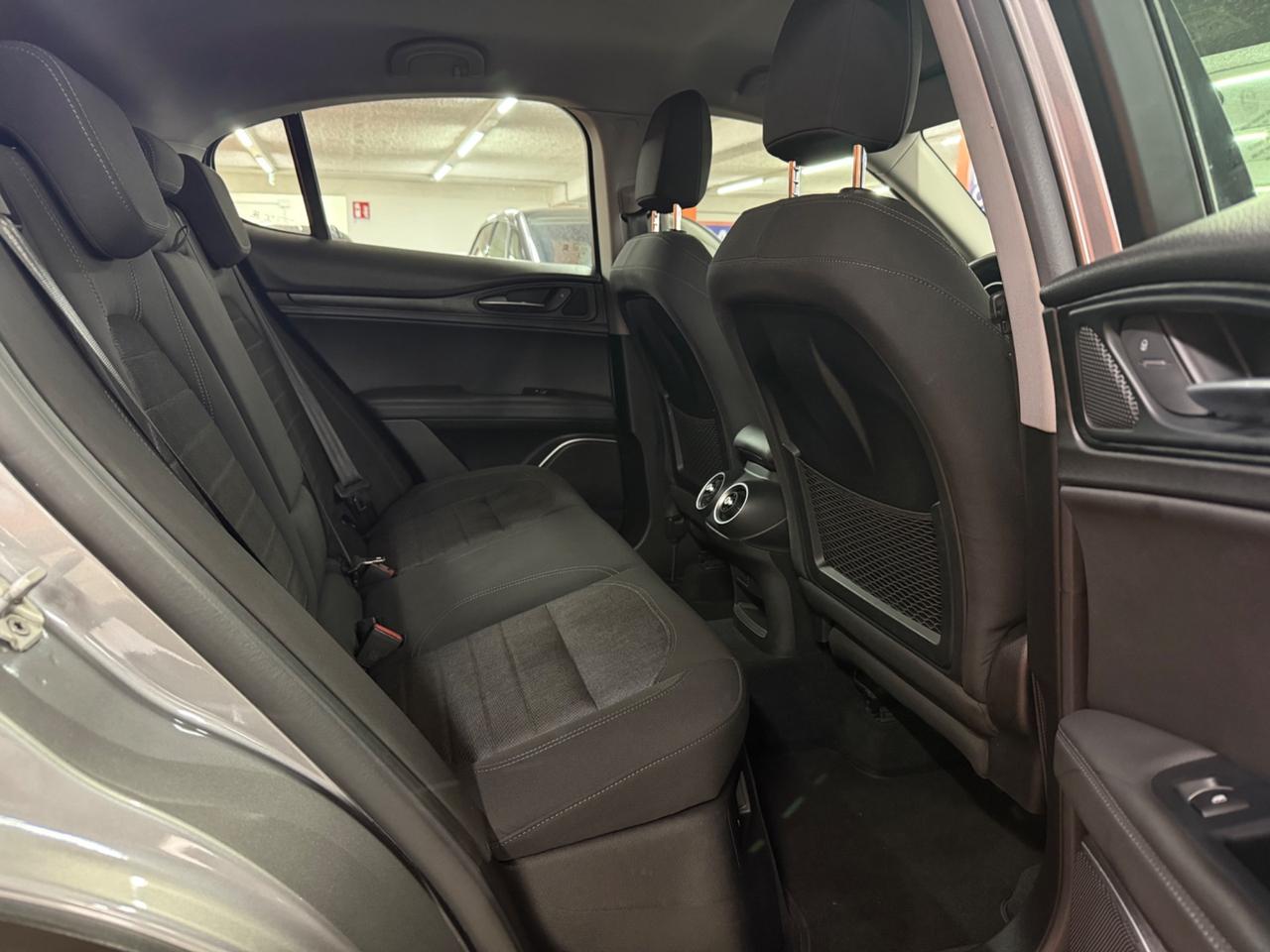 Alfa Romeo Stelvio 2.2 Turbodiesel 160 CV AT8 RWD Business
