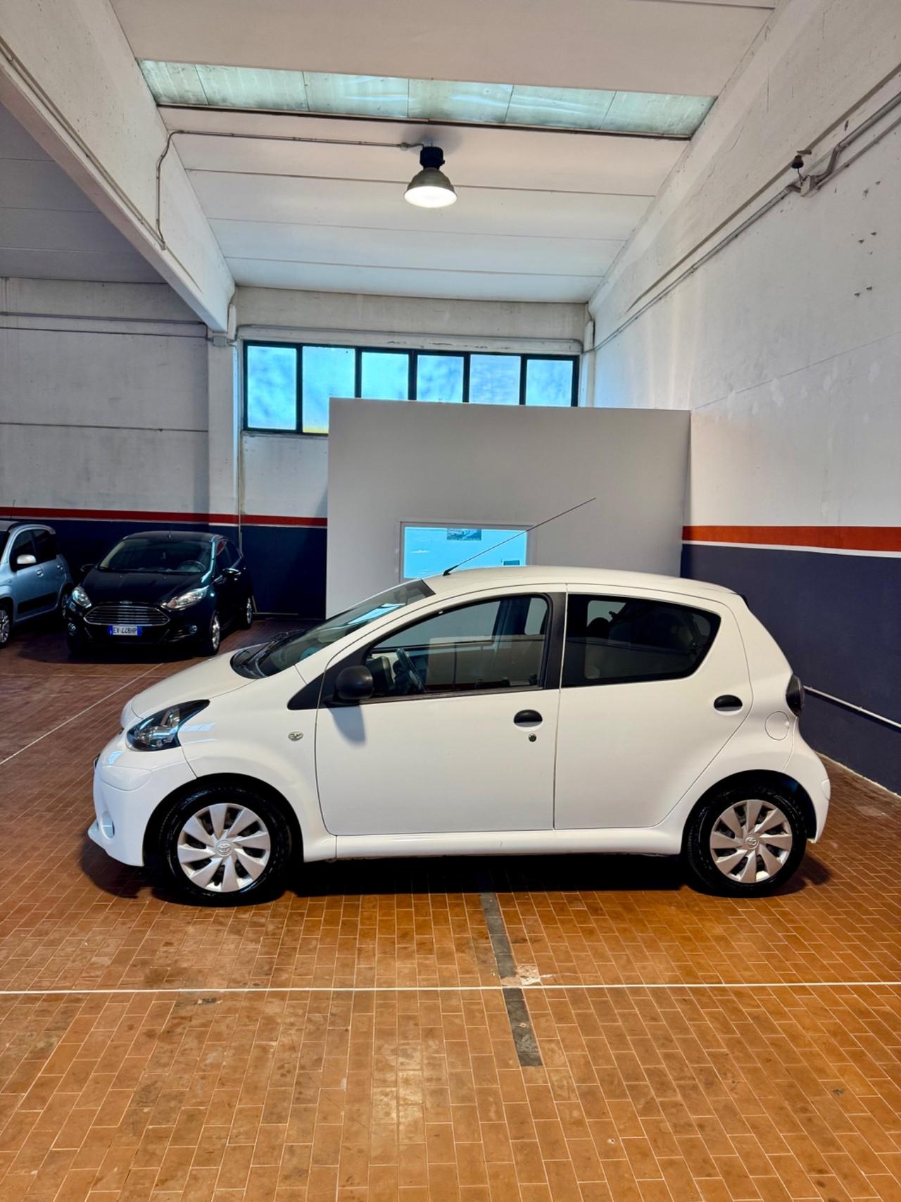 Toyota Aygo 1.0 12V VVT-i 5 porte Orange Connect