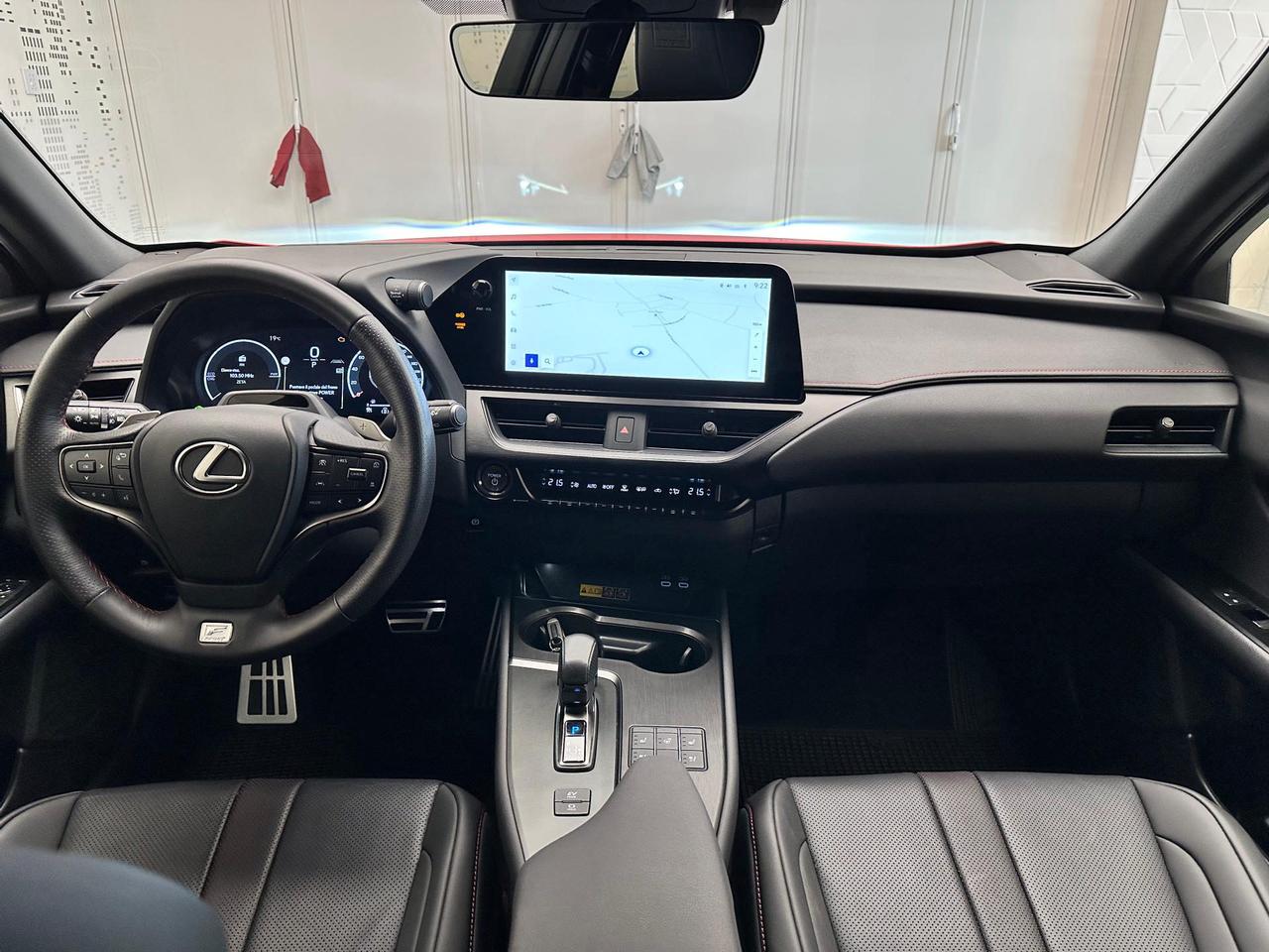 Lexus UX 300h 2.0 F-Sport 4wd cvt