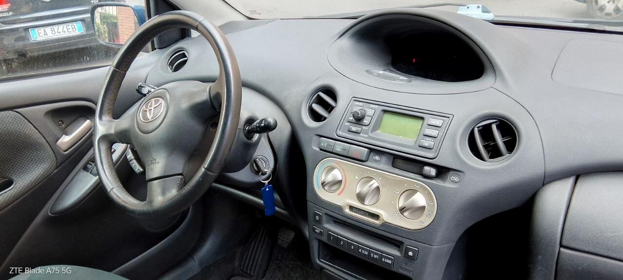 Toyota Yaris 1.0i 16V 3 porte