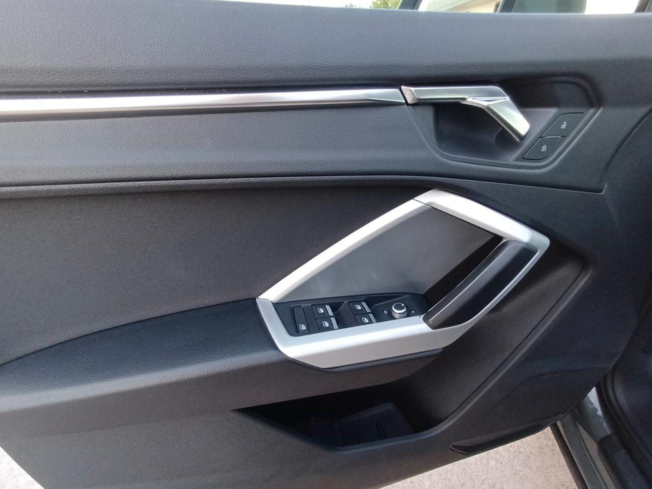 Audi Q3 35 TDI Quattro S tronic Business