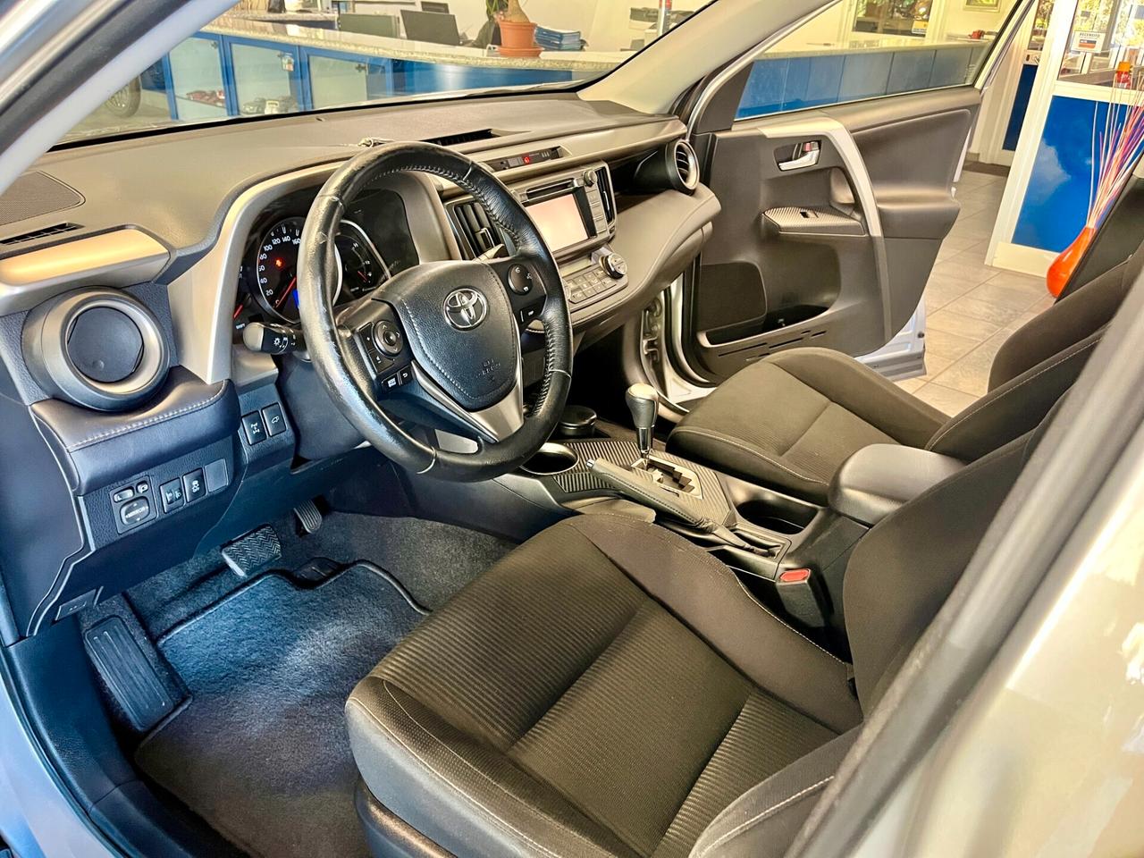 Toyota RAV 4 RAV4 2.2 D-CAT 4X4 CAMBIO AUTOMATICO Lounge