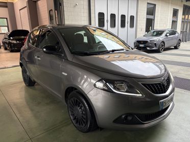 Lancia Ypsilon 1.0 FireFly 5 porte S&S Hybrid Ecochic Silver posti