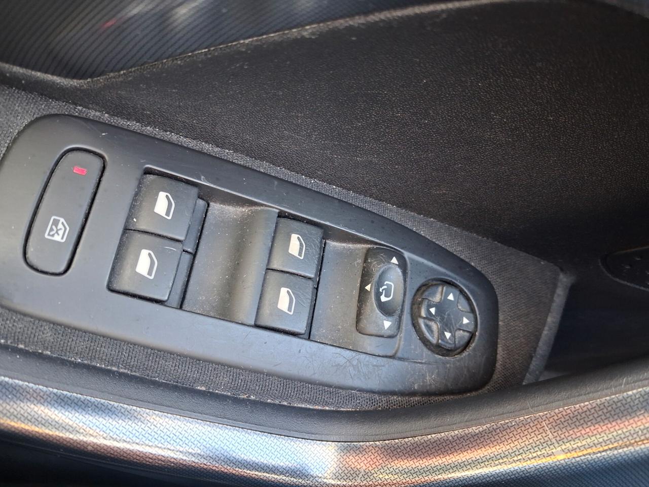 Peugeot 2008 1.6 HDi 115 CV Stop&Start Allure