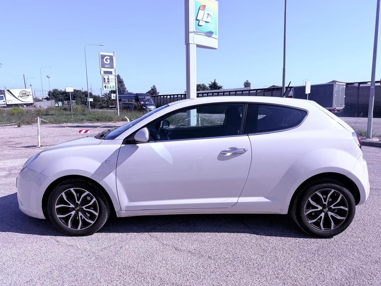 Alfa Romeo MiTo 1.6 JTDm 16V Distinctive Sport Pack