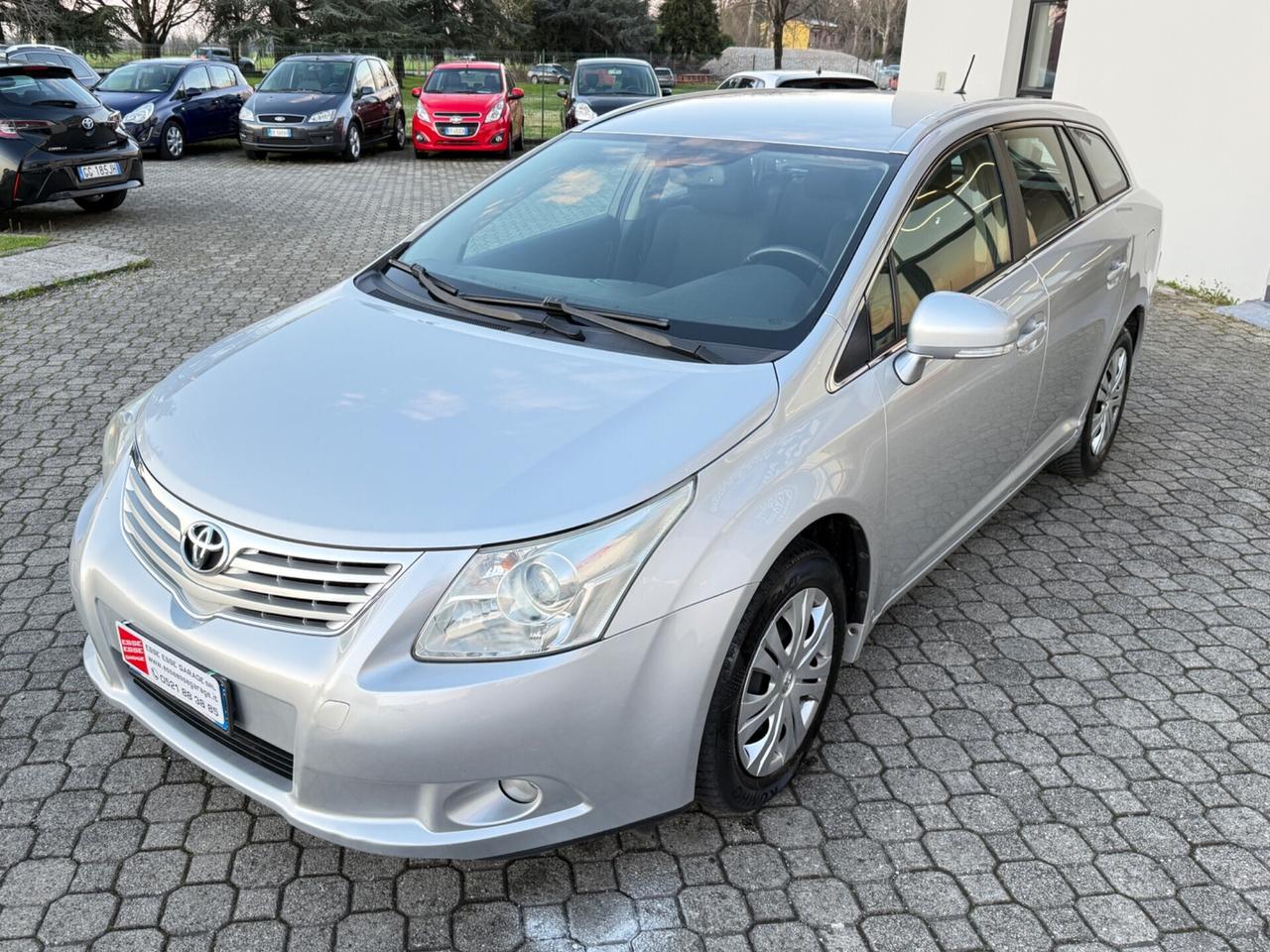 Toyota Avensis 2.0 D-4D SW|UNIPRO