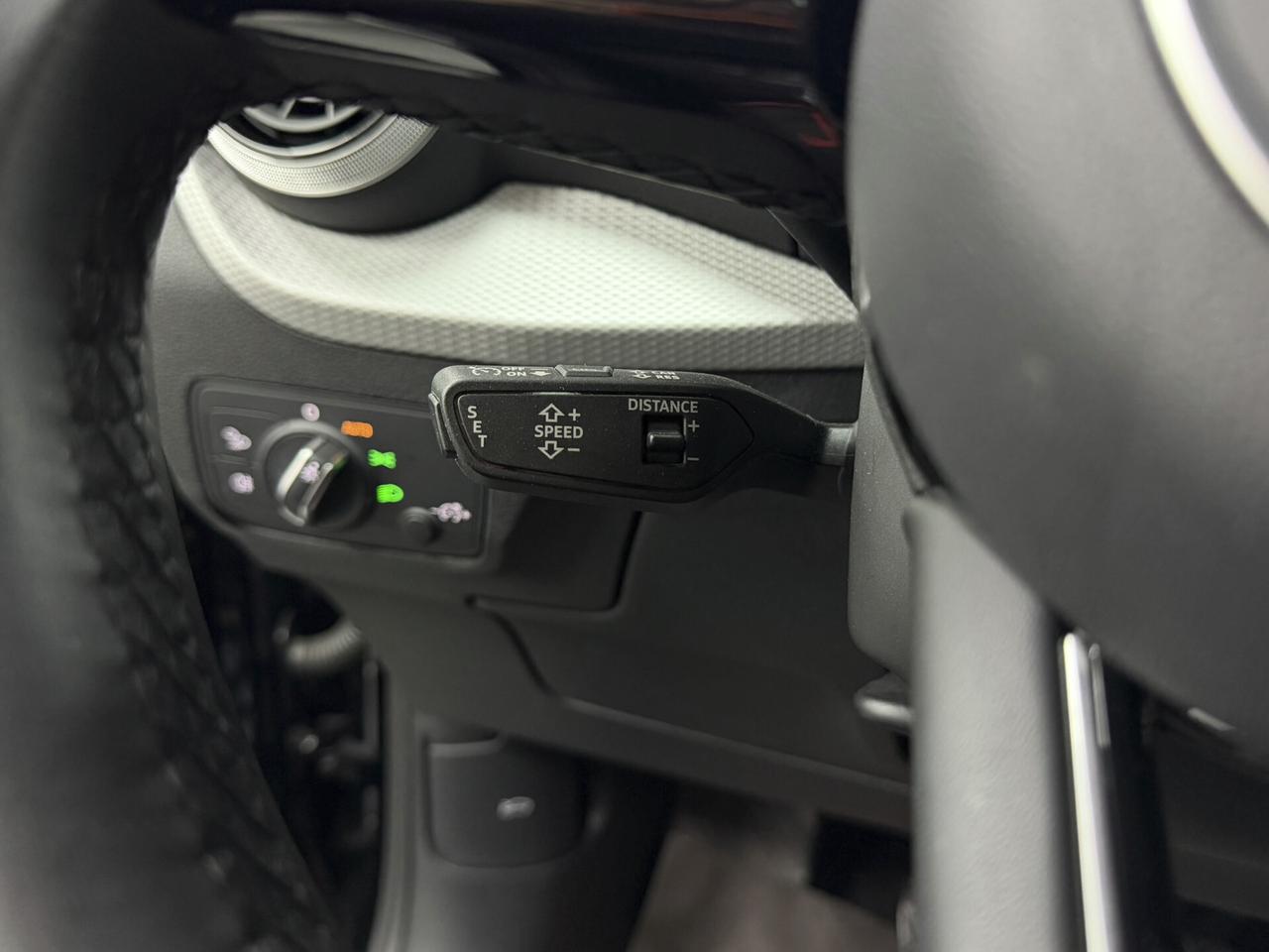 Audi Q2 30 TDI Identity Black S-LINE