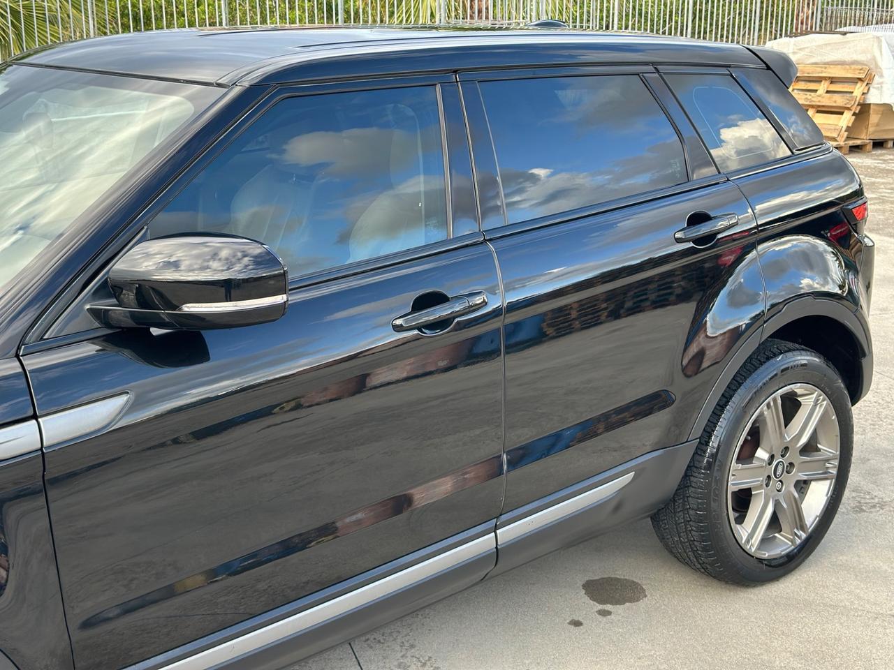 RANGE ROVER EVOQUE 2.2 TD4 150CV PRESTIGE BLACK