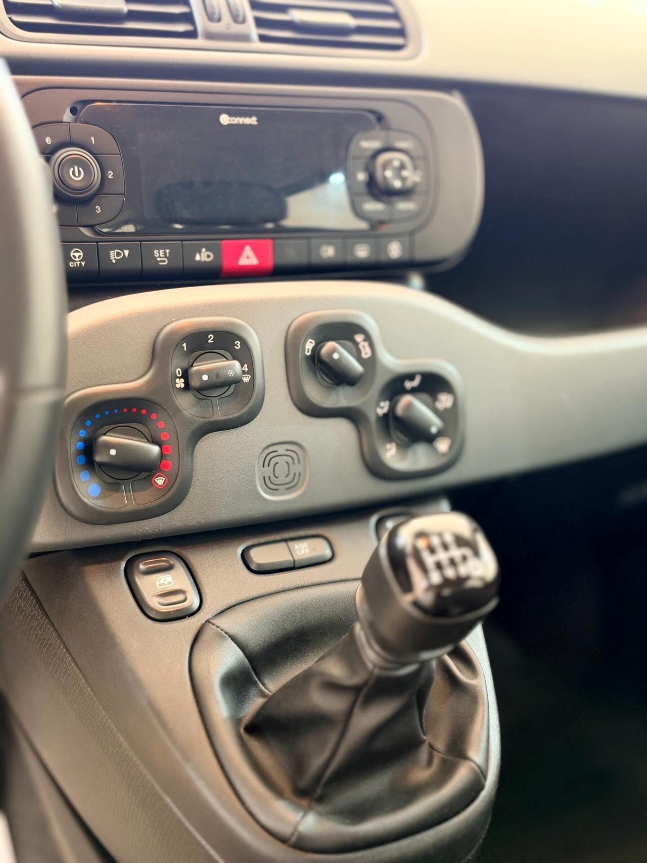 Fiat Panda 1.0 hybrid Easy Connect s adatta per NEO PATENTATI,BLUETOOTH,COMANDI AL VOLANTE,USB,SENSORI DI PARCH
