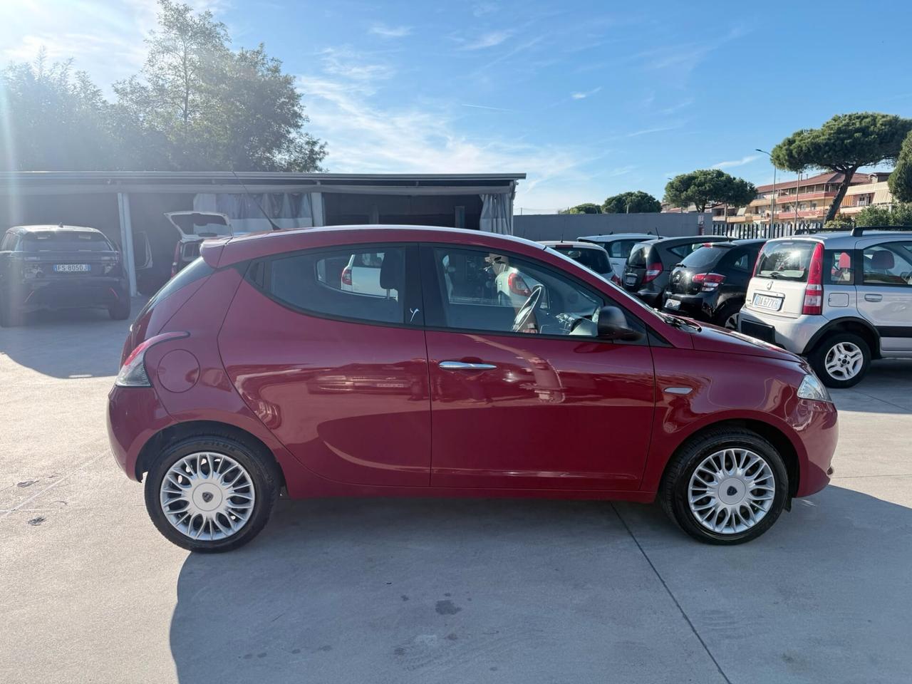 Lancia Ypsilon 1.2 69 CV 5 porte Silver