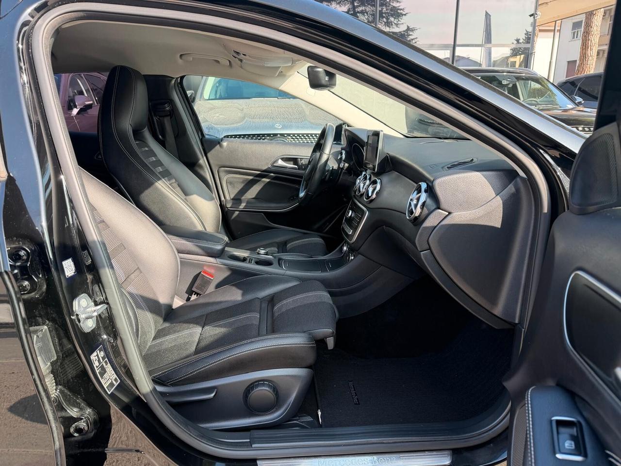 Mercedes-Benz GLA 200 Premium Auto *TAGLIANDI MERCEDES*