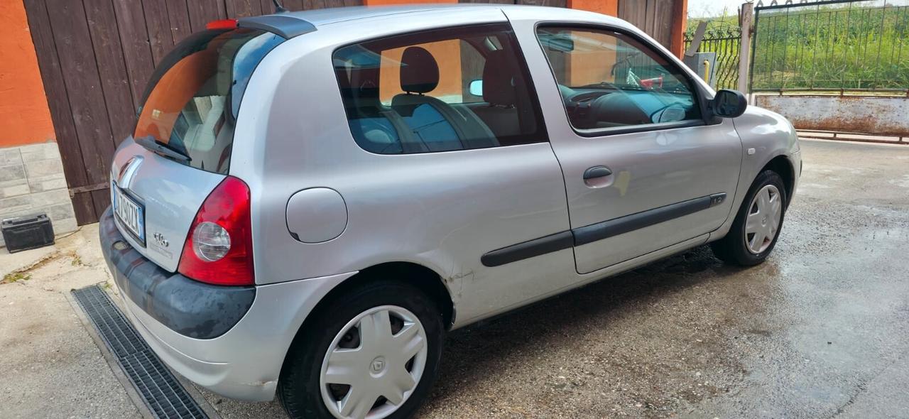 Renault Clio 1.2 cat 3 porte Confort Authentique neop