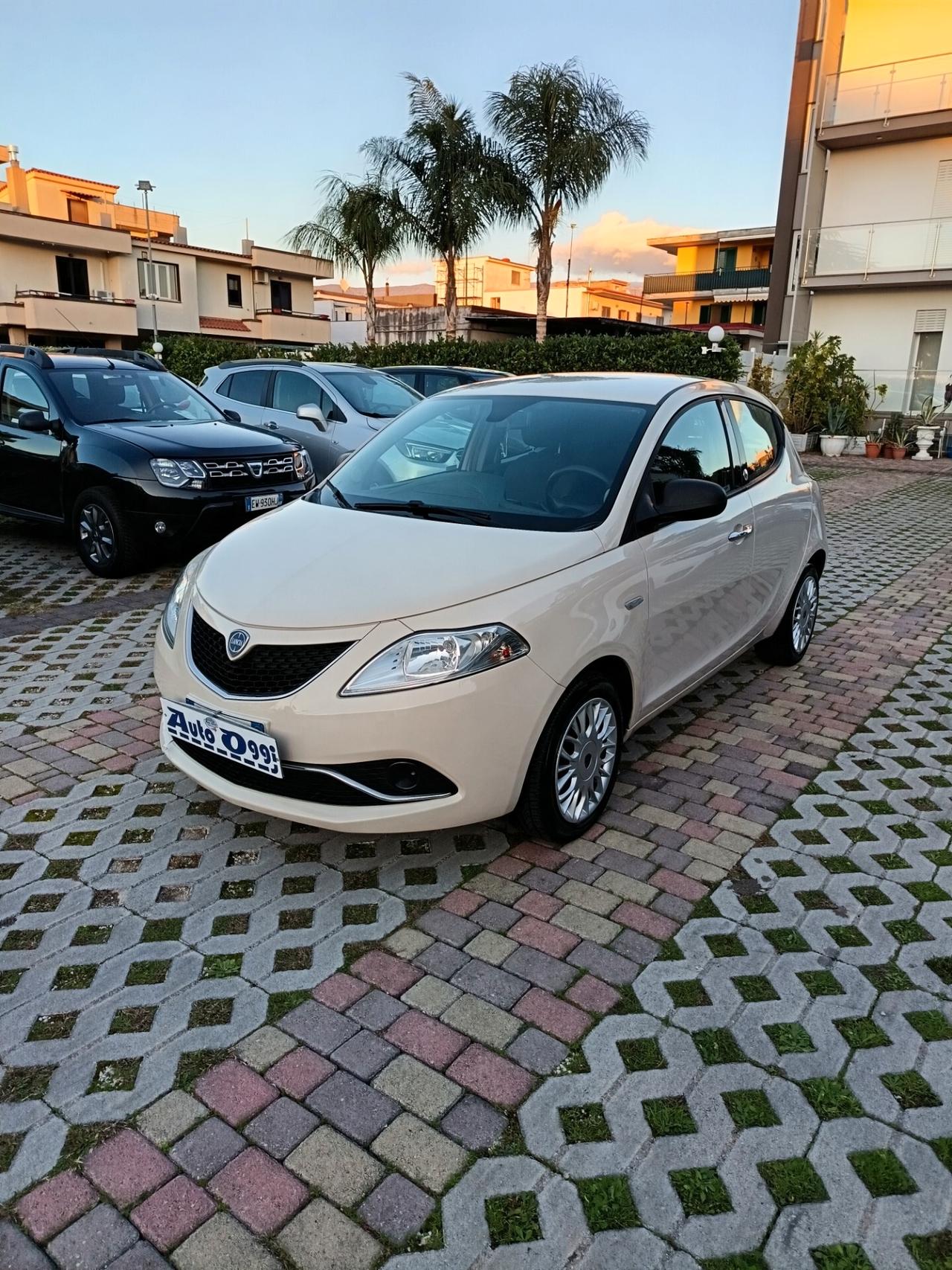 Lancia Ypsilon 1.2 69 CV 5 porte GPL Ecochic Silver